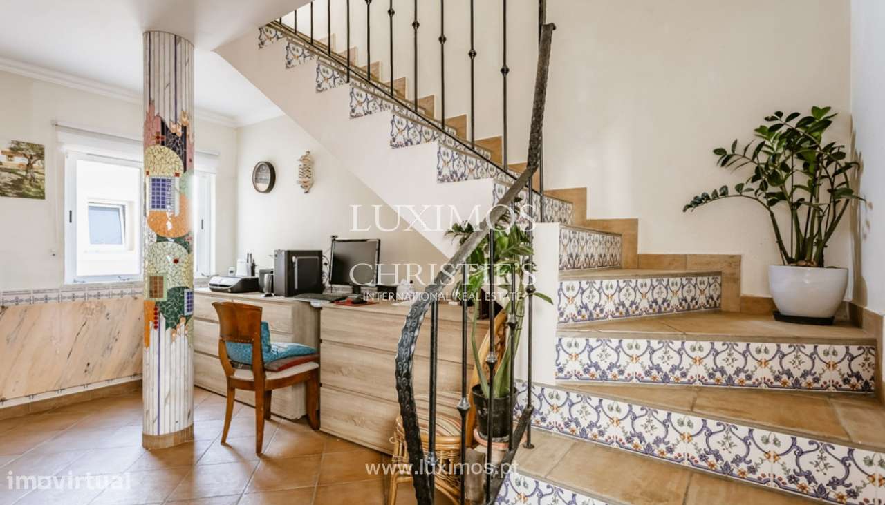 Moradia com piscina e garagem para venda em Salema, Algarve-11