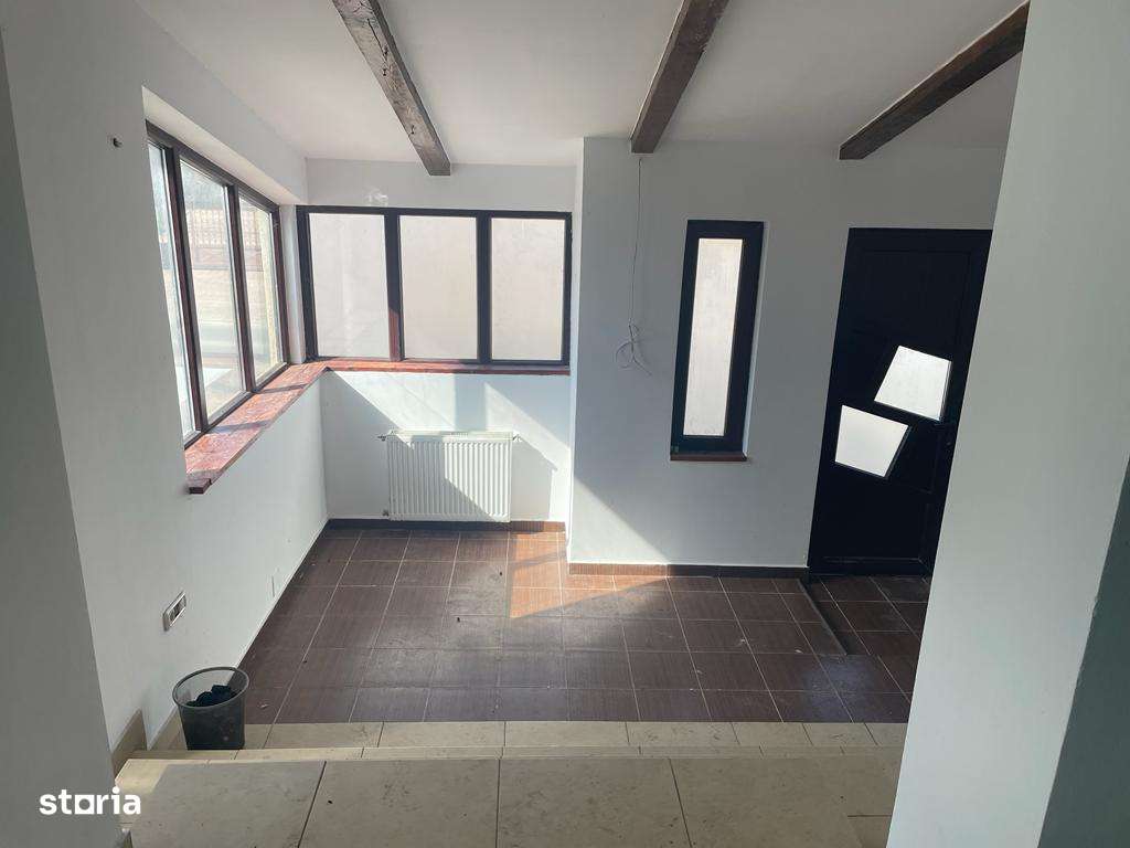 Vindem casa cu spatiu comercial in mun. Suceava-4