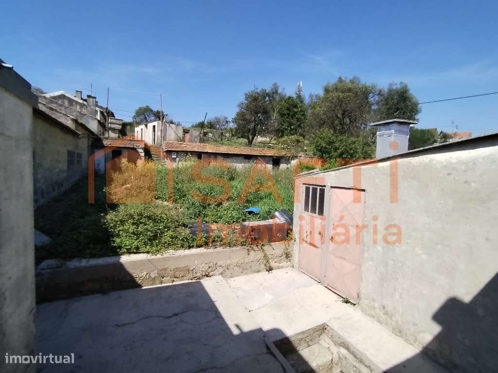 Prédio de habitação e comércio em São Mamede do Coronado - Grande imagem: 4/16