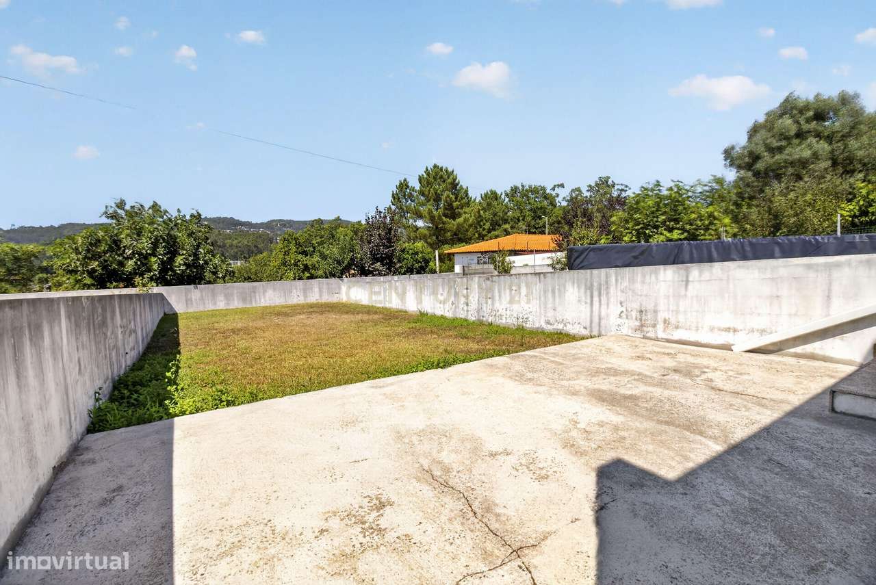 Moradia T3 com Suite, Jardim e Eficiência Energética A em Sequeade, Ba-32