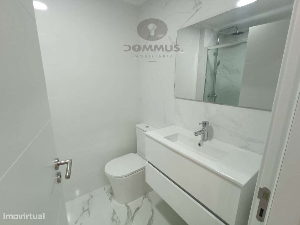 Apartamento T2+1 Renovado na Buraca-9