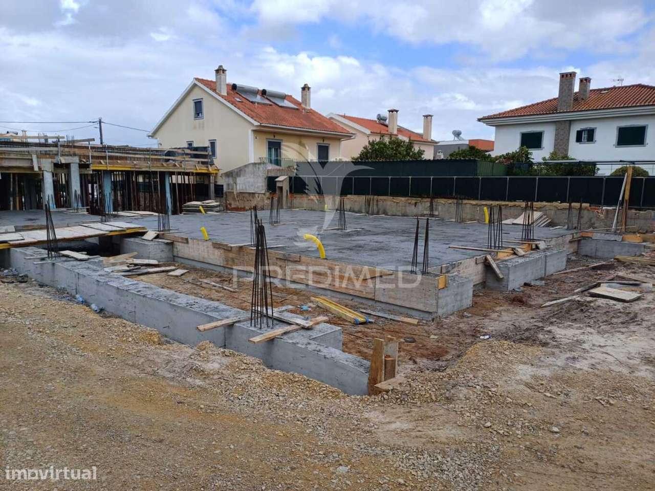 Moradia Isolada Térrea com Piscina em Zona Nobre de Fernão Ferro - Grande imagem: 2/3