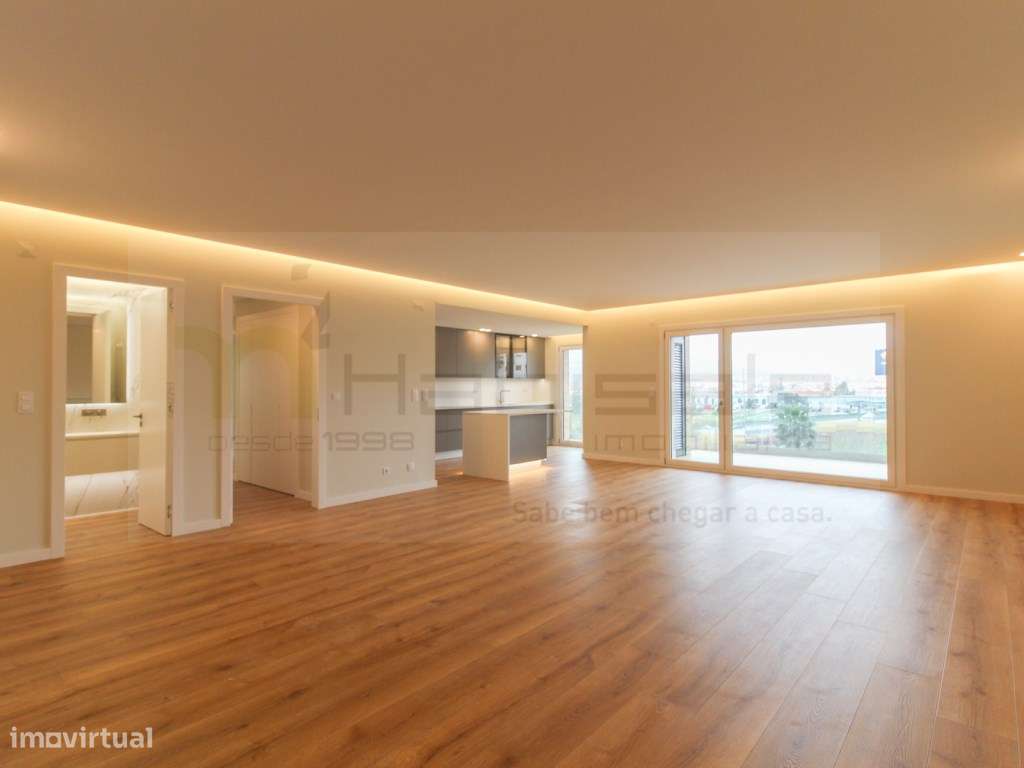 T3 no Infantado com piscina, varandas e garagem para 2 carros - Grande imagem: 2/44