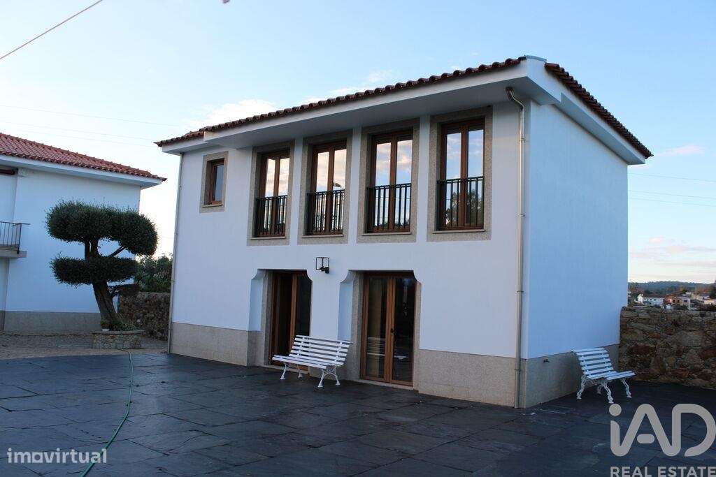 Moradia bi-familiar T6 em Gondifelos, Cavalões e Outiz de 300 m2 - Grande imagem: 4/19