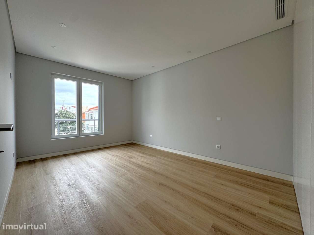 Apartamento T3 novo com Mezzanine e estacionamento no centro de Carcav-19
