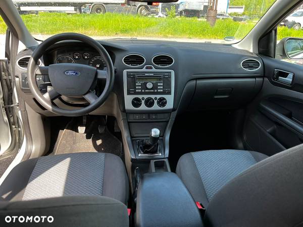 Ford Focus 1.8 Style - 13