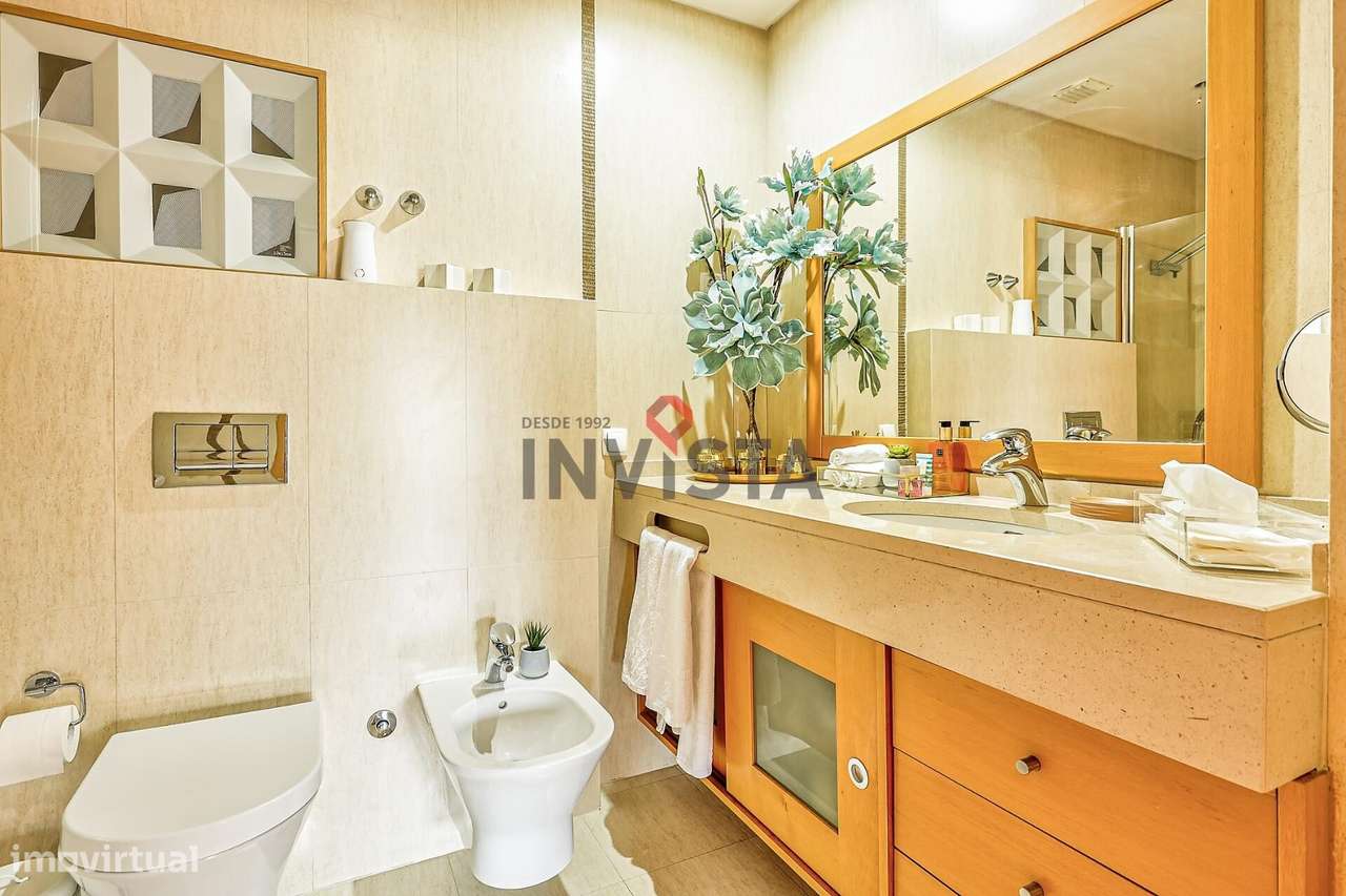 T3 com varanda e box dupla na Urbanização da Malvarosa-16