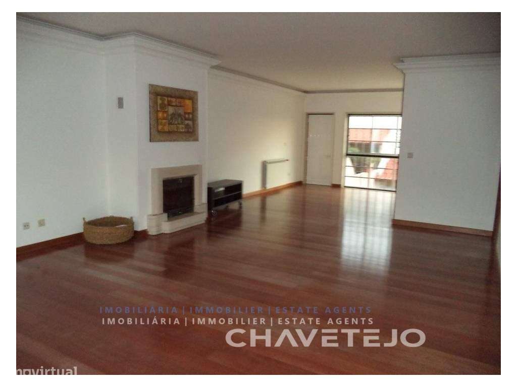 Duplex com 2 garagens e pátio com churrasqueira a 5 minutos da cidade. - Grande imagem: 4/20