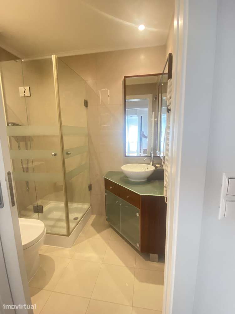 T2 junto à Gulbenkian com garagem, AC e aquecimento central - Grande imagem: 4/14