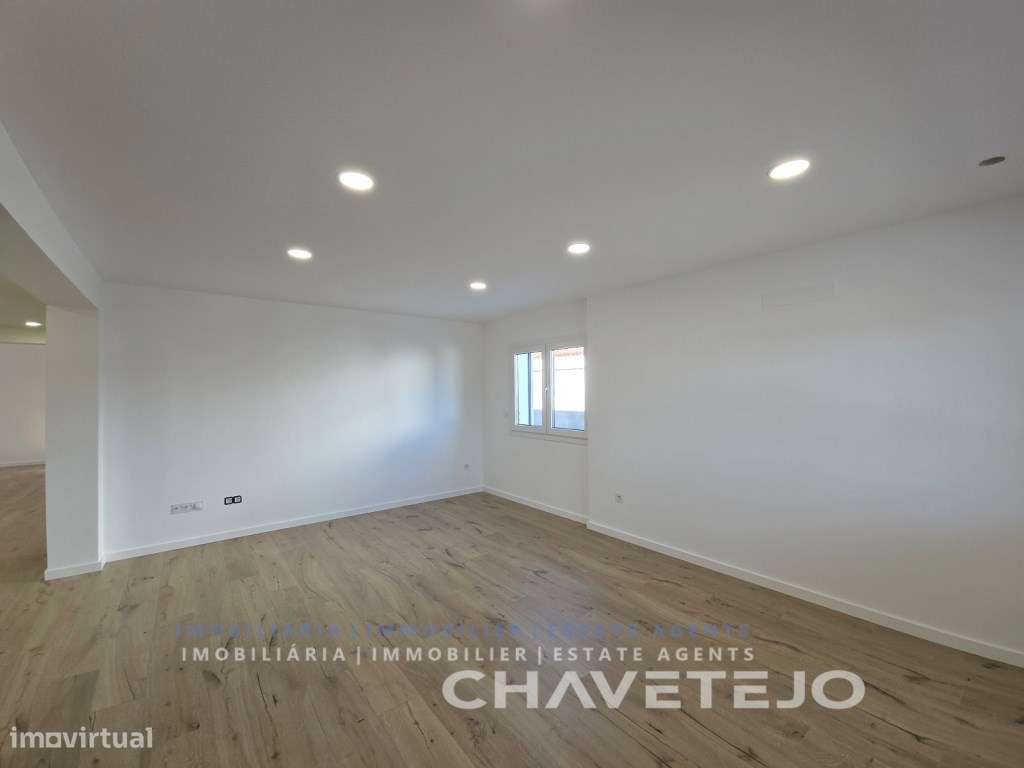 Moradia T4 Moderna c/ Garagem, estilo e Conforto a um Passo de Tomar-4