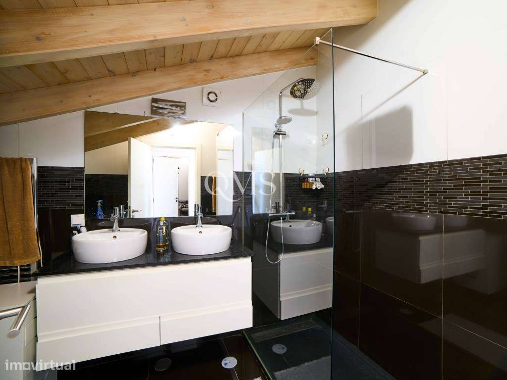 Duplex contemporâneo de três níveis em Santa Bárbara de Nexe, Algarve-23