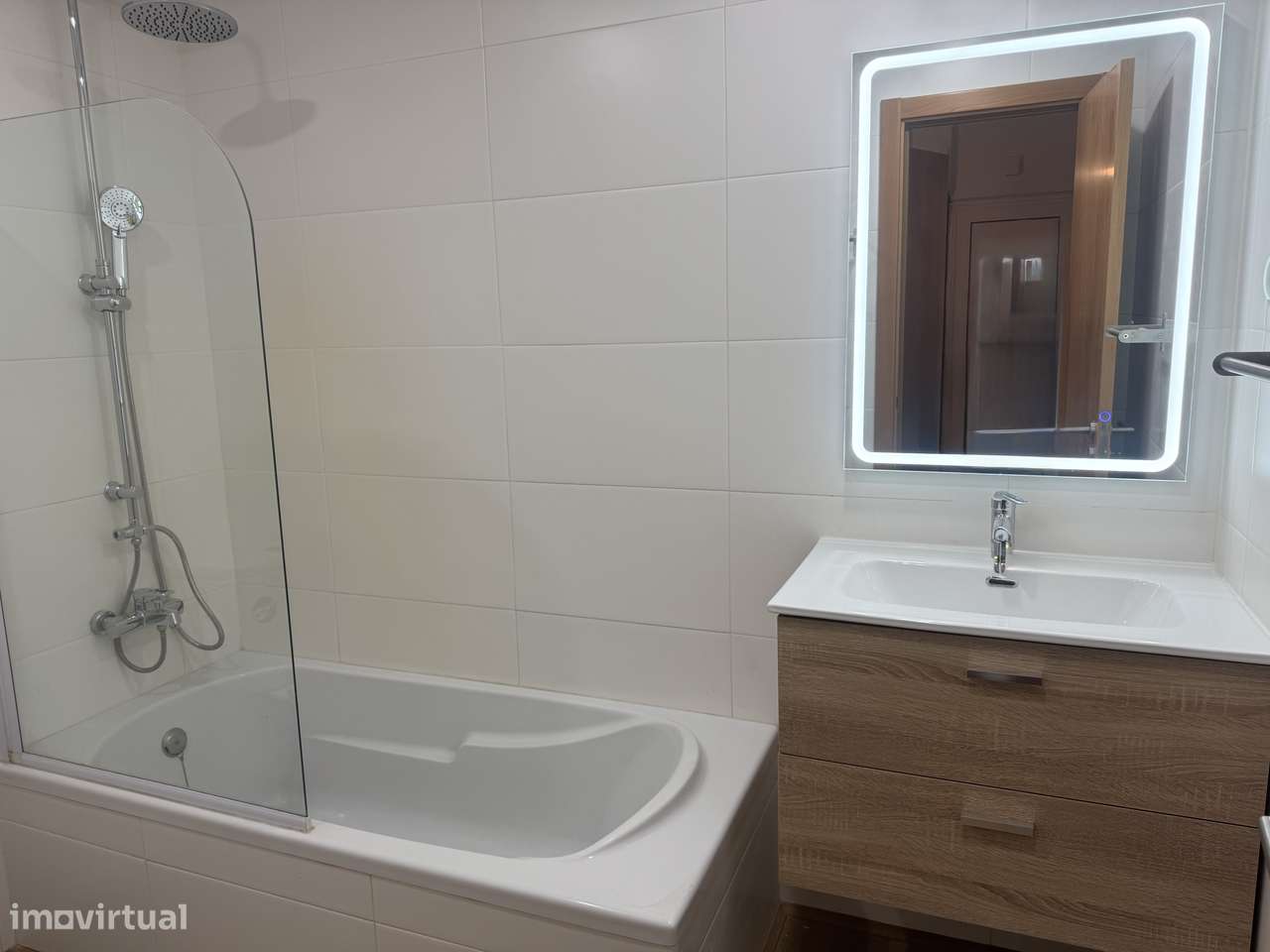 Apartamento T3 no Borel Renovado e Pronto a Habitar: Descubra o Seu R-5