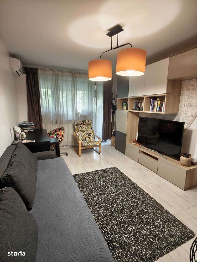Apartament 3 camere de vanzare Piata Gorjului-centrala proprie