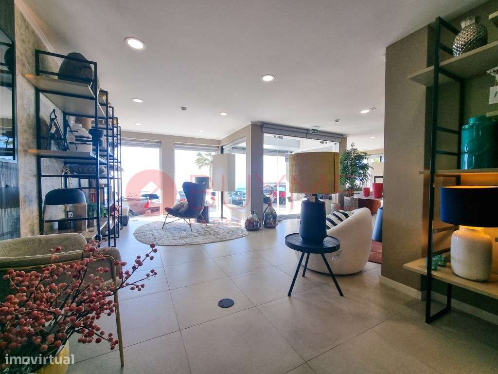 Loja de Prestígio à Venda no Centro de Quarteira, Frente Mar - Grande imagem: 2/16