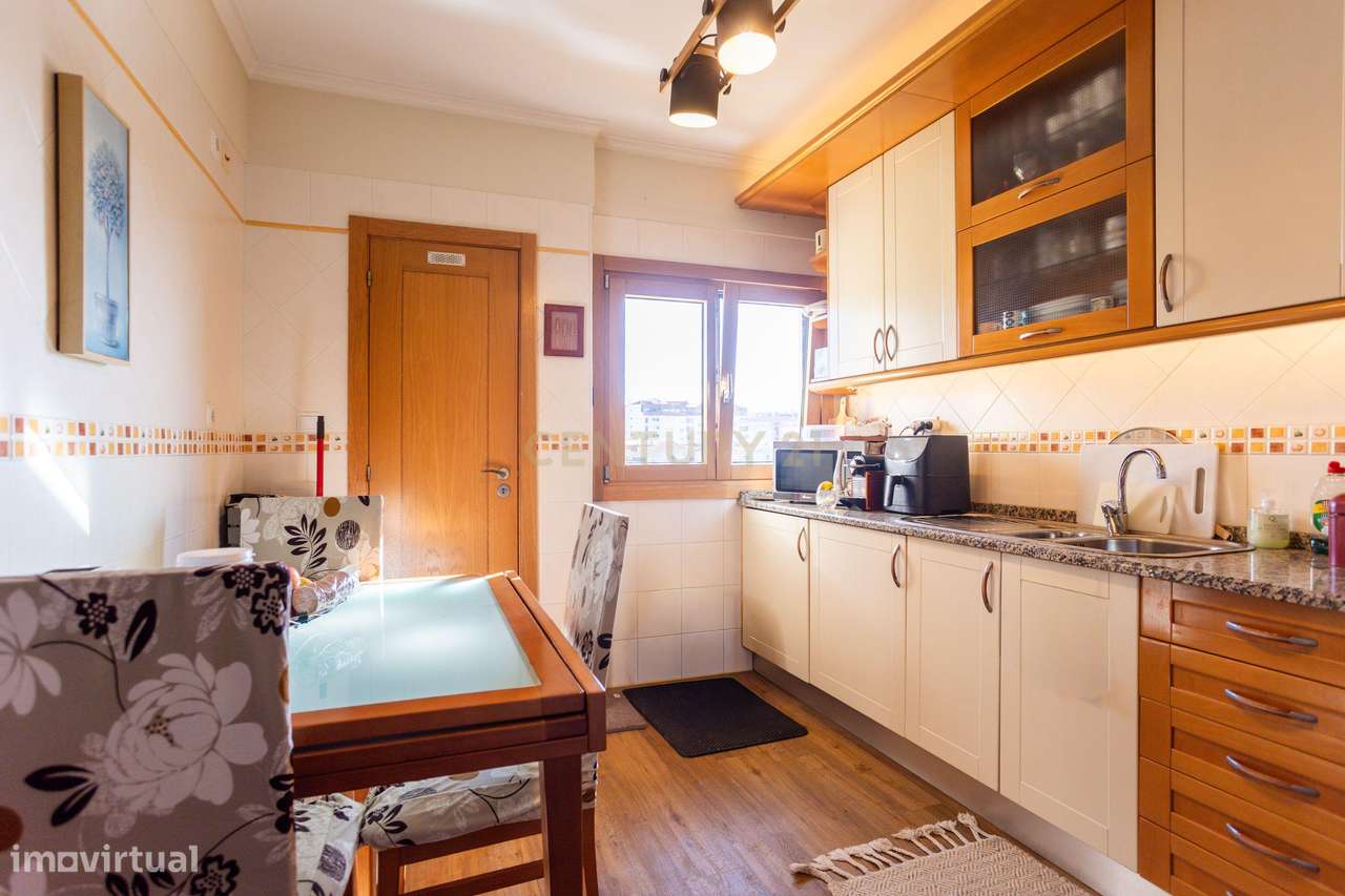 Apartamento T2 na Ribeirada com Garagem e Arrecadação-3