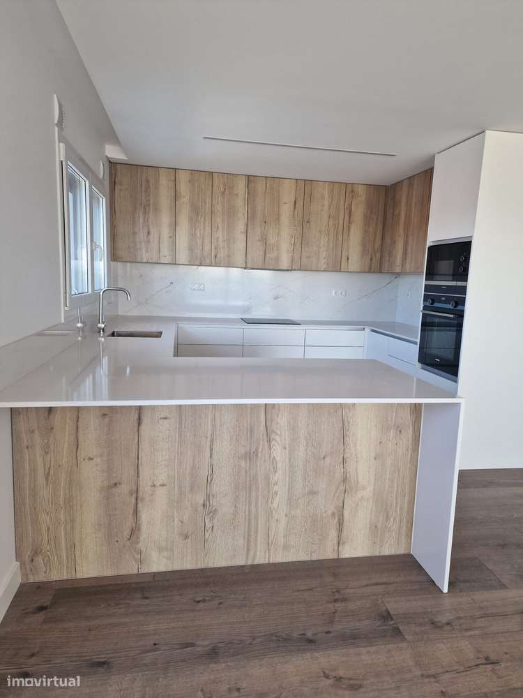 T3 2º Luxo c Estac. Arrecad., Varandas, Vistas jtº Forúm Almada-10