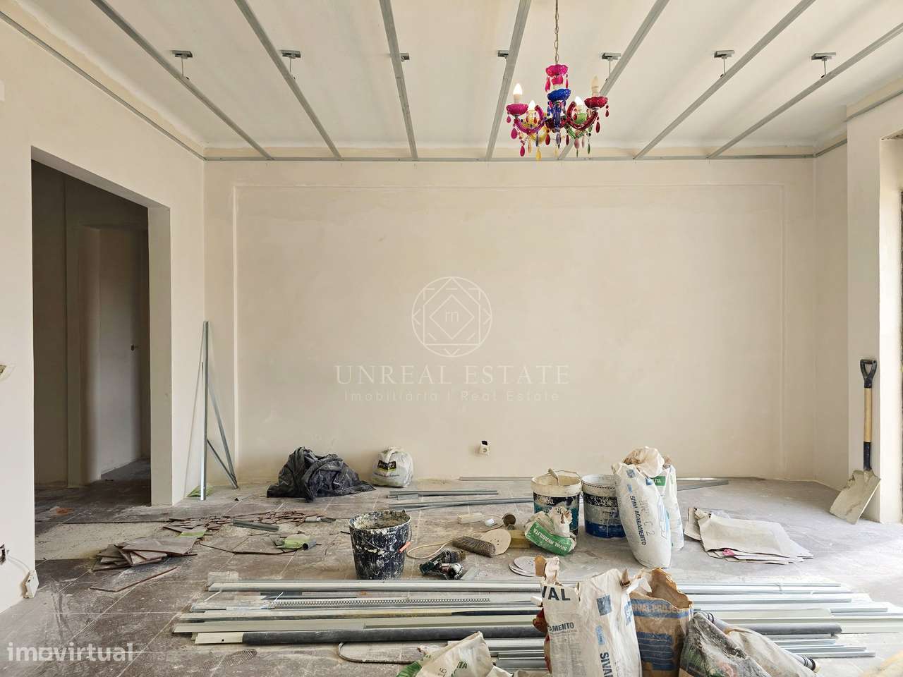 Apartamento T3 em Remodelação com Terraço de 80 m² e Parqueamento | Se-18