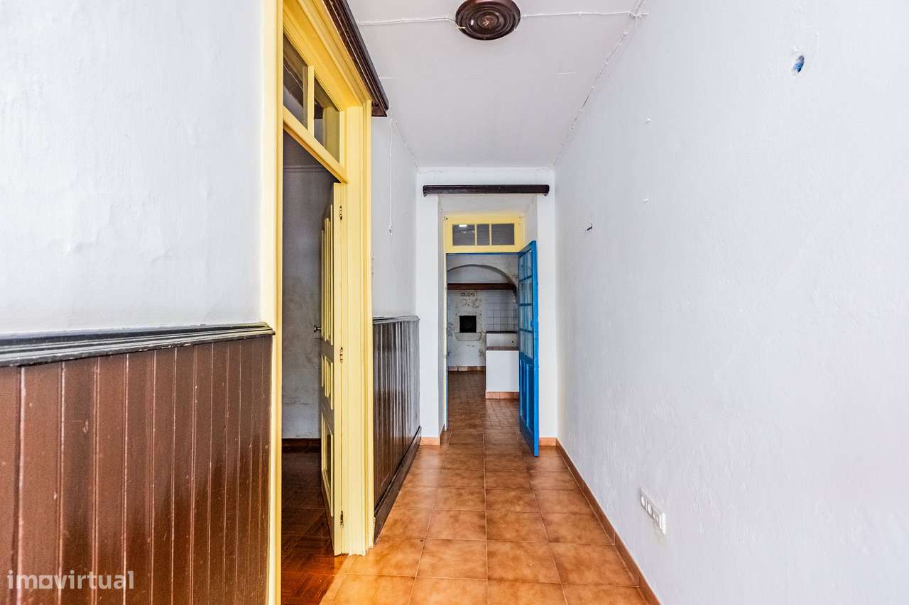 Moradia T1 no centro de Vila Franca do Campo - Grande imagem: 4/18