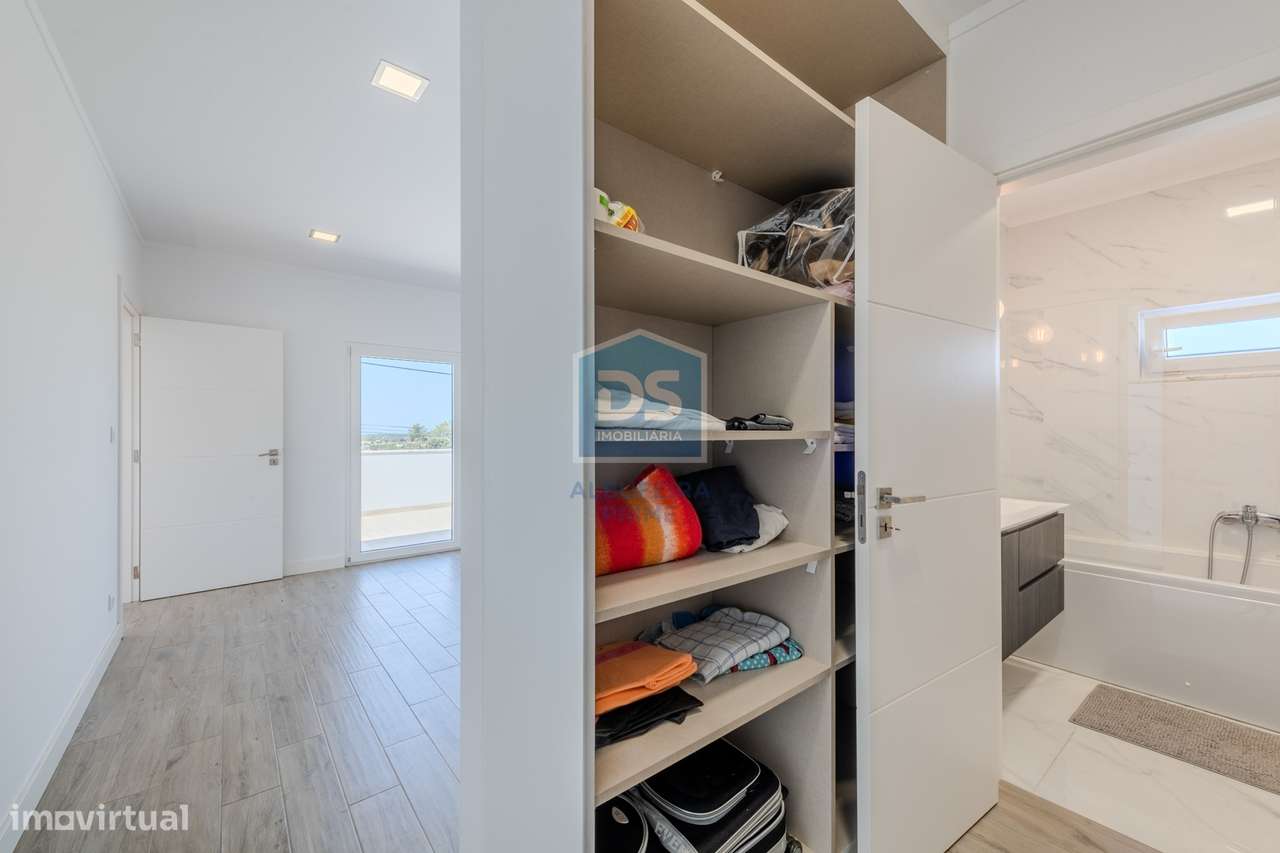 Moradia T4 Venda em Santa Bárbara de Nexe,Faro-23