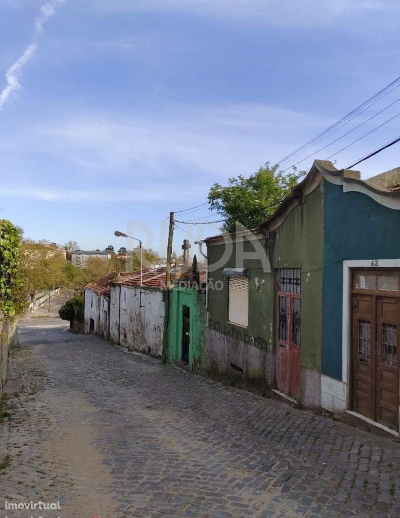 Pequena Quinta para recuperar em Campanhã-Porto