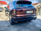 Porsche Cayenne 3.0 L - 5