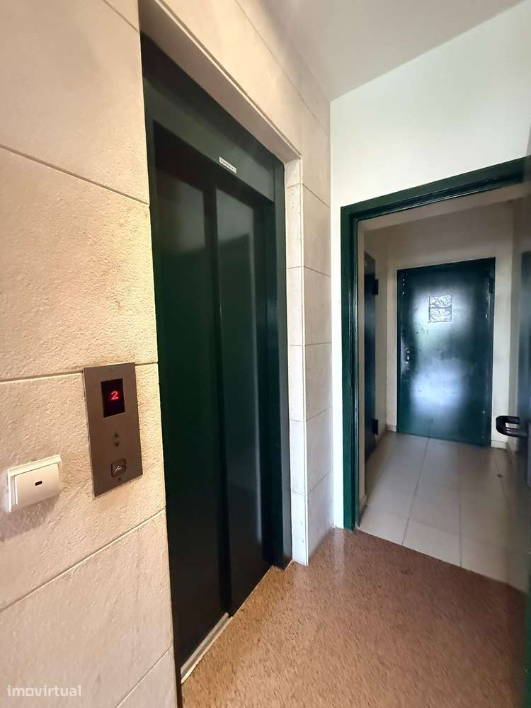 Apartamento T3 com 2 casas de banho em Almada-18