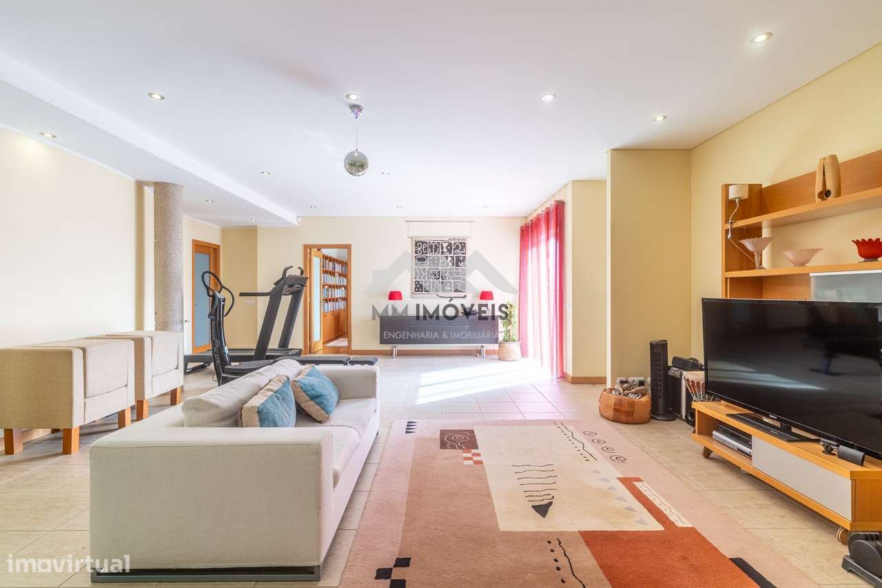 Moradia T6 | Braga | Isolada | Piscina | 1 000m2 | Terraço | Jardim |-20