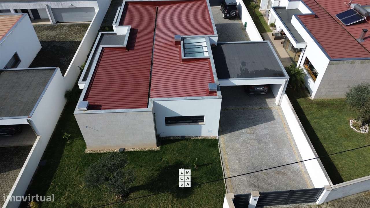 Moradia Isolada T3 Venda em Loureiro,Oliveira de Azeméis - Grande imagem: 2/27