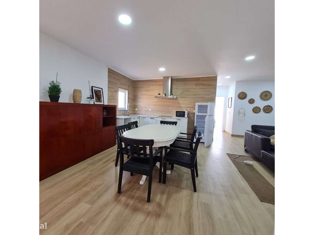 Vende-se moradia T8 junto á Praia da Assenta-38