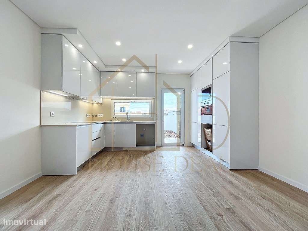 Moradia T4 com Pérgola. Redondos. Fernão Ferro - Grande imagem: 4/12