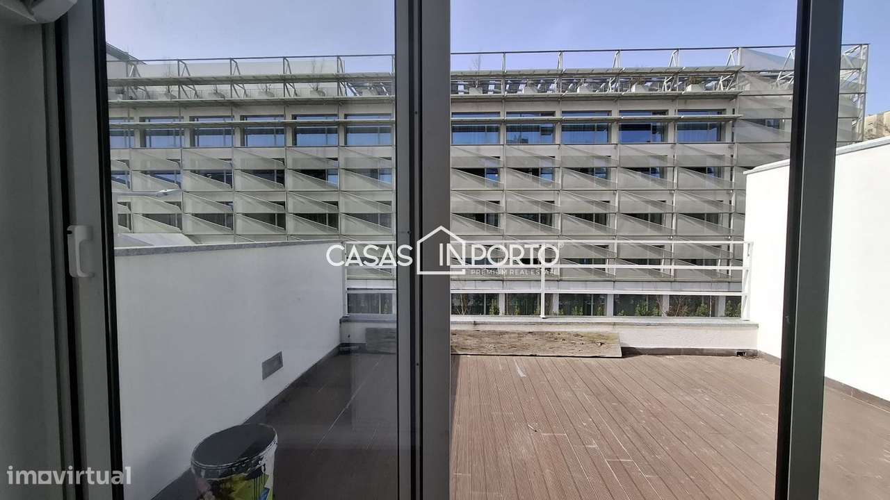 Moradia Triplex T2 com Terraço - Localização Premium junto à Lapa,-1