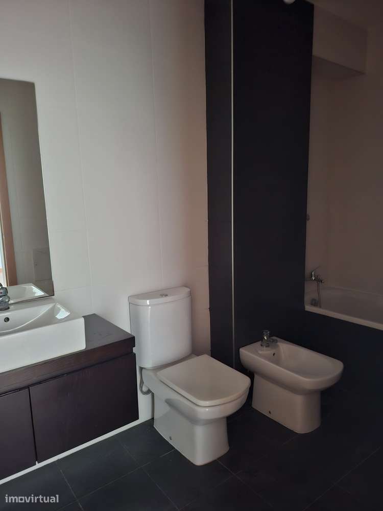 Apartamento T2 Com Garagem Fechada-14