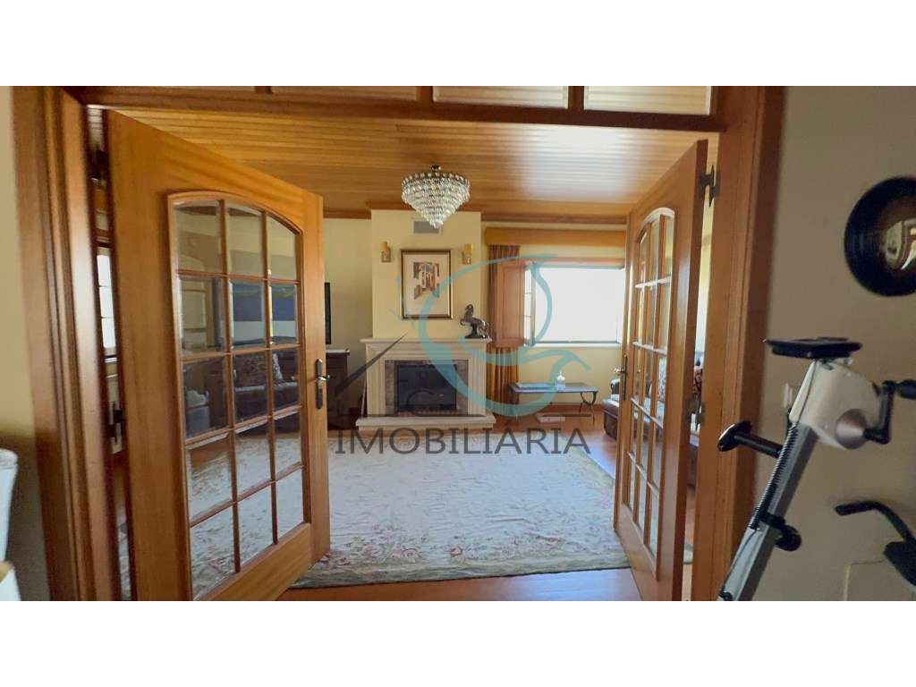 Moradia T4 em Azeitão - Excelente Oportunidade-11