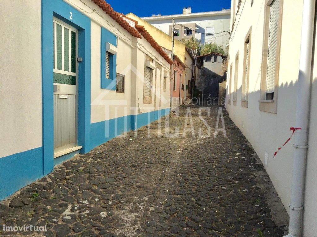 Duas Moradias no Casalinho da Ajuda , Lisboa