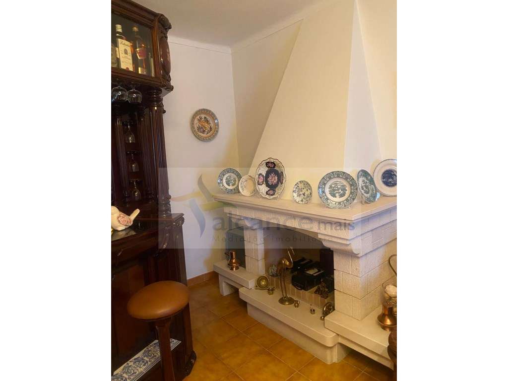 Excelente Moradia com Espaço Comercial em Vale de Vargo-13