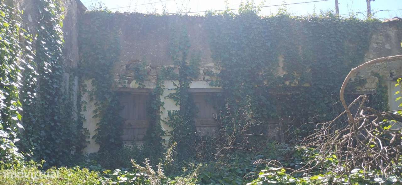 Moradia em pedra, devoluta para recuperar, com terreno. - Grande imagem: 3/15