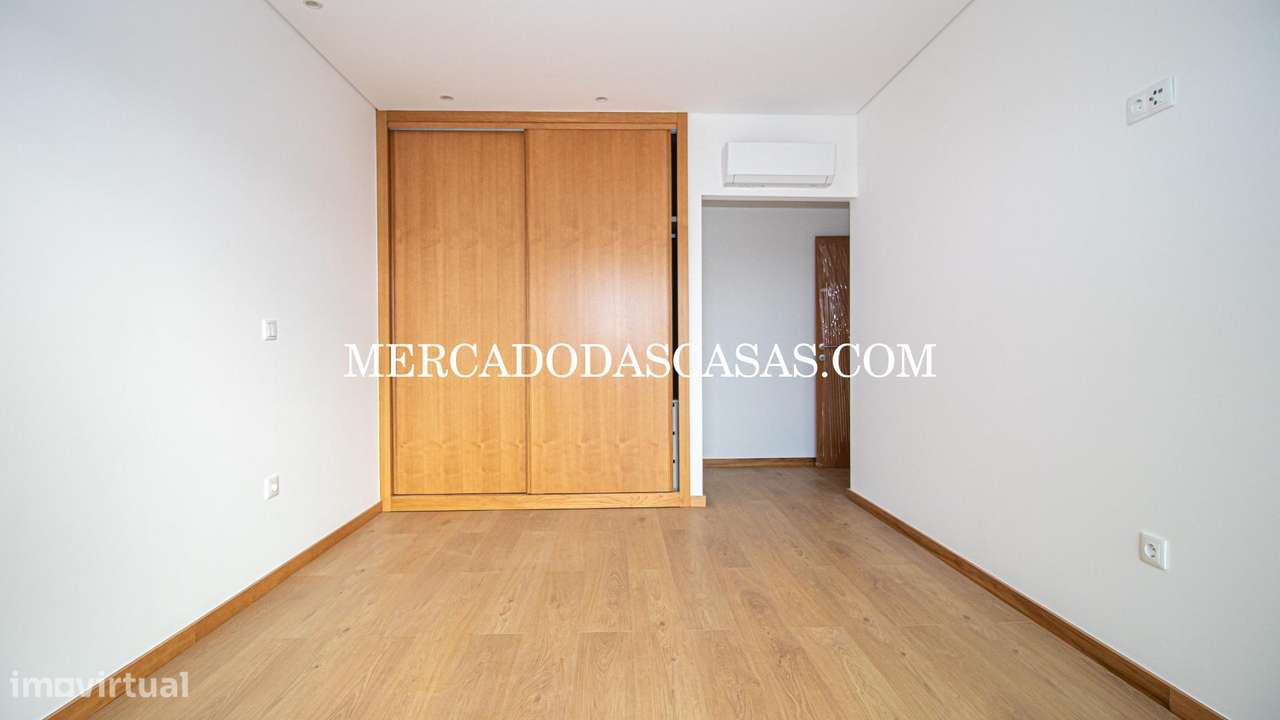 Moradia T3 em Lobão, muita luz e amplitude-9