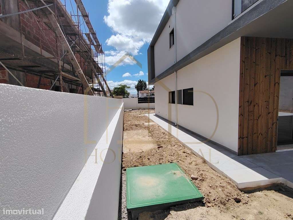 Magnífica Moradia T4 com Garagem e Piscina. Vendas de Azeitão-13