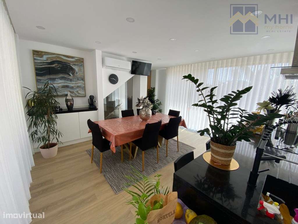 Excelente moradia Bifamiliar T3, a 100 metros da praia em Canidelo-16