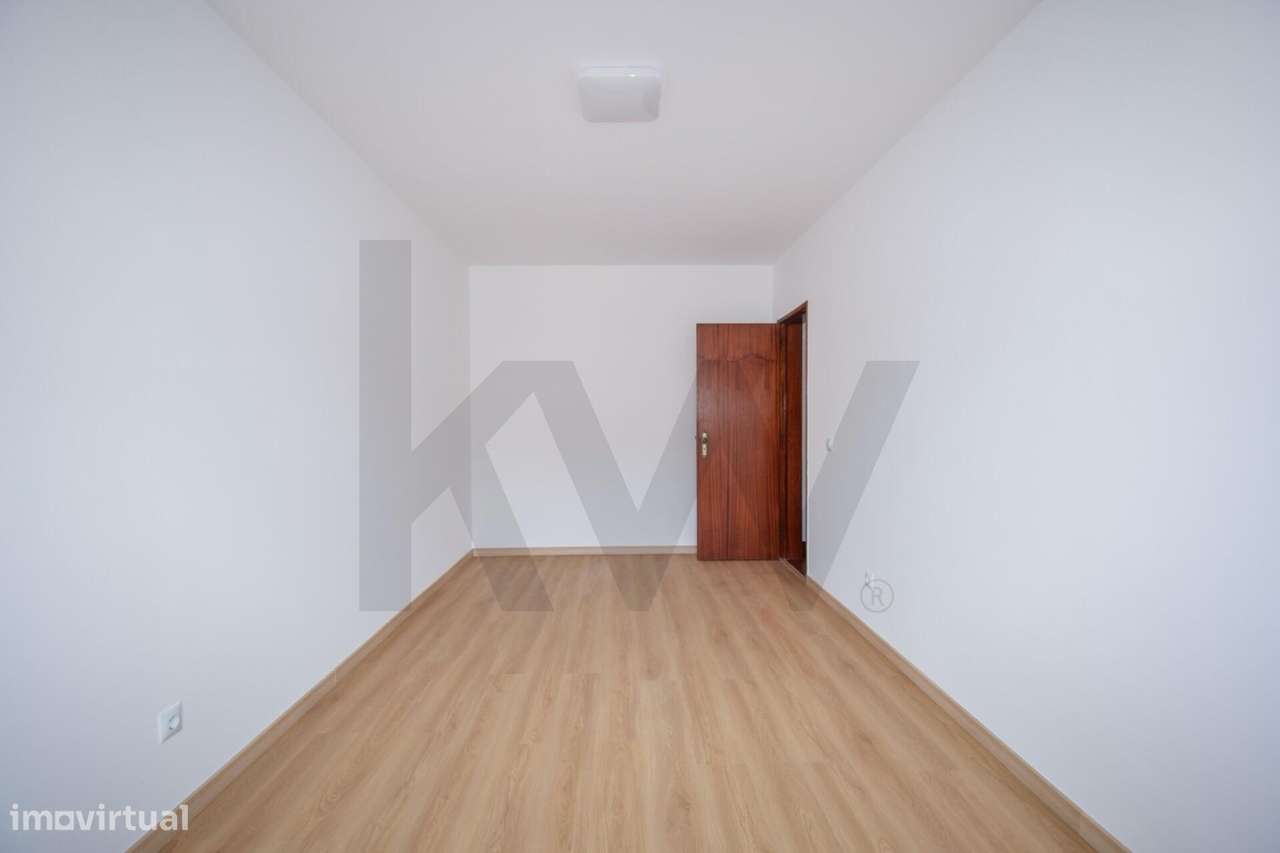 T2 na Torre da Marinha perto da Estação Fertagus - Grande imagem: 5/25