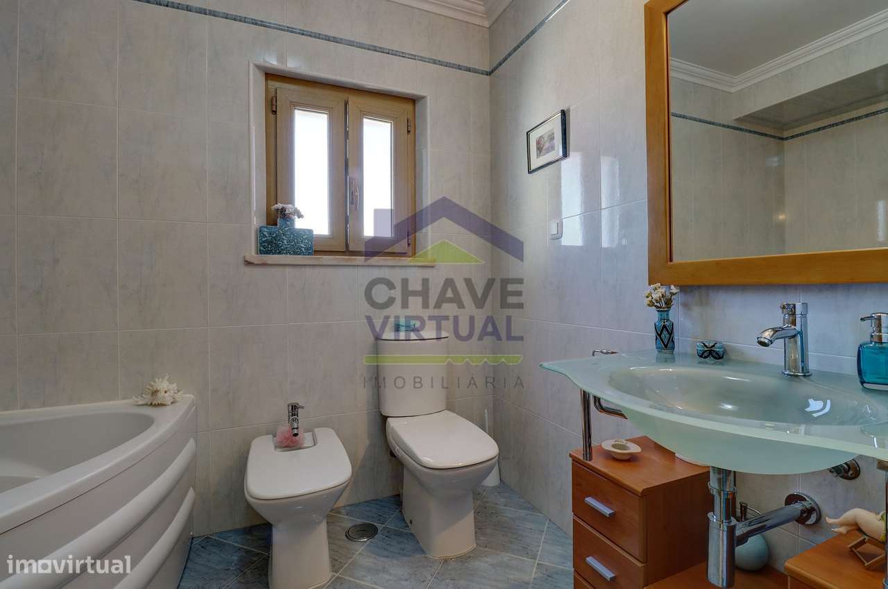 Apartamento T3 com Garagem e Arrecadação - Centro Lourinhã-17