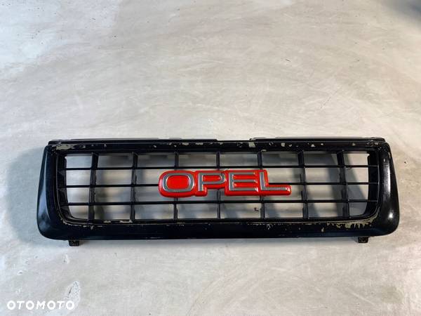 Opel Monterey Grill Atrapa - 1