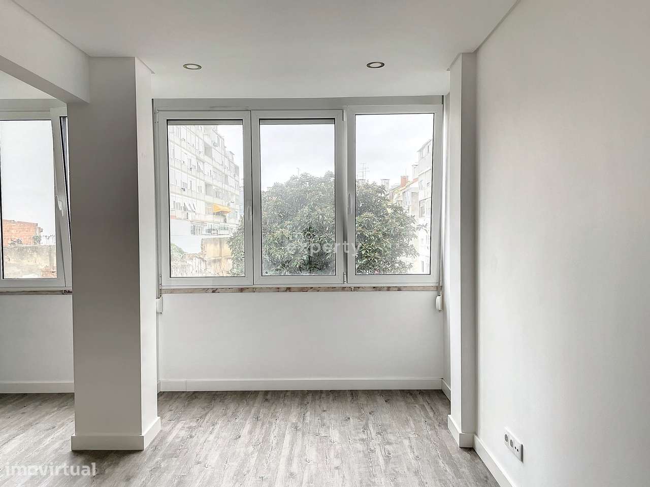 Apartamento T2 Remodelado na Ajuda, Lisboa-6