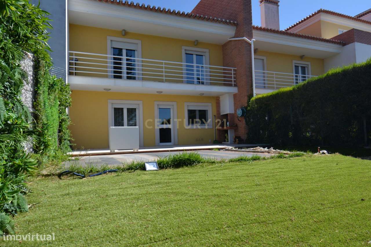 Moradia T4 em Condomínio fechado com Piscina e Ginásio | Cascais-30