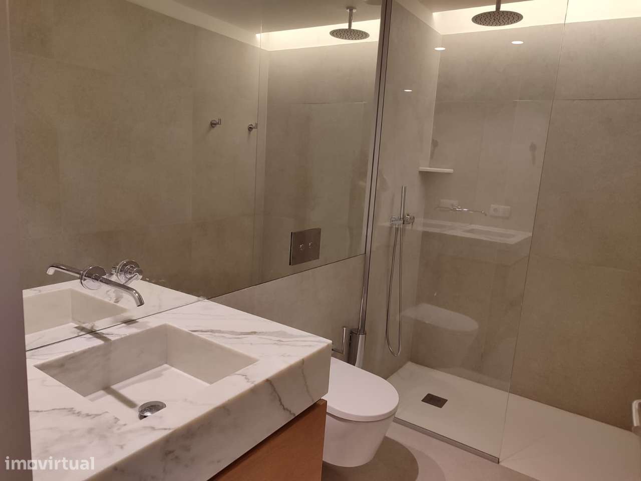 Excelente apartamento inserido num Edifício de Referência-6