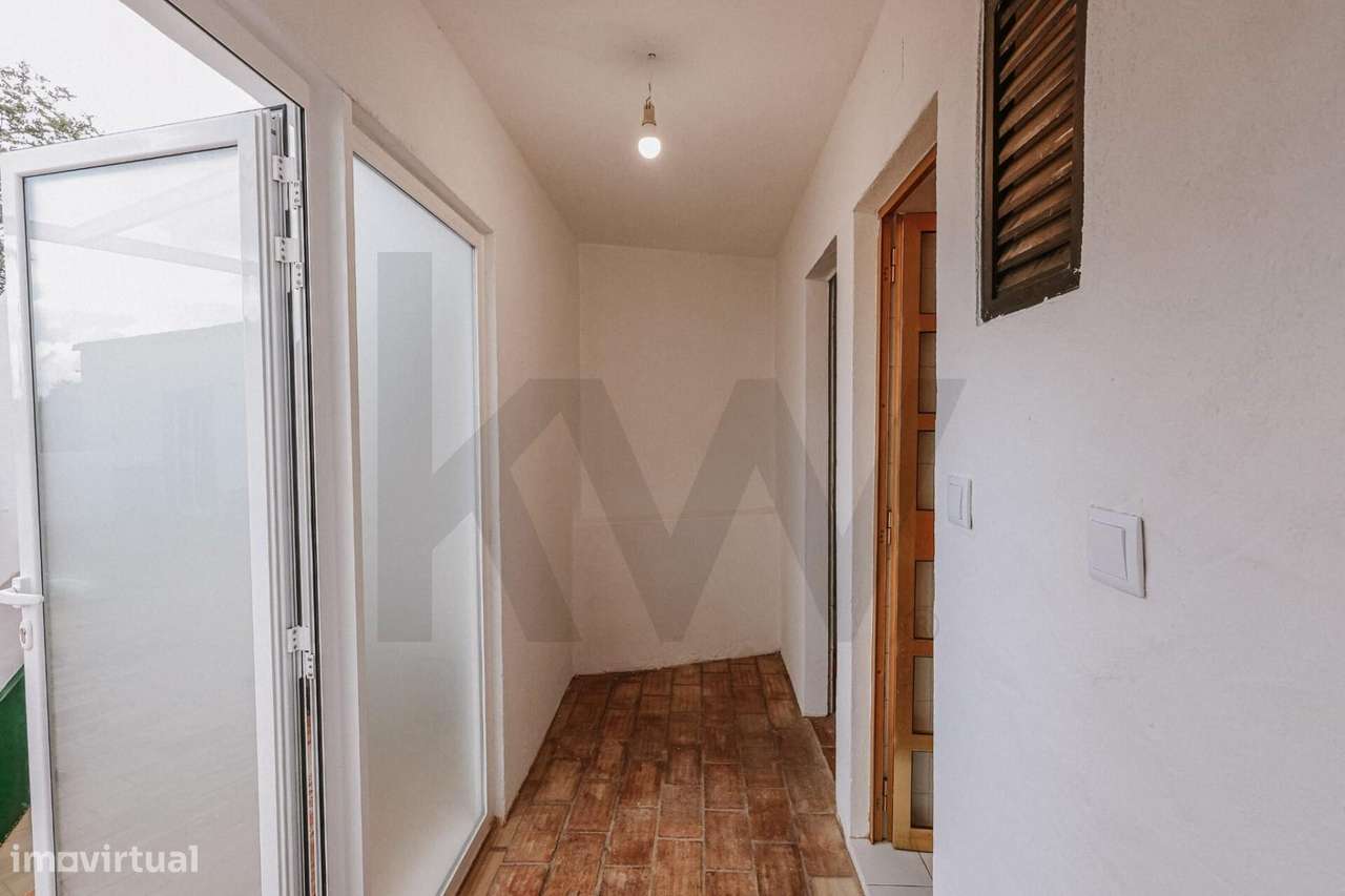 MORADIA  ESPAÇO EXTERIOR  E ZONA DE ESTACIONAMENTO PRIVATIVO-5