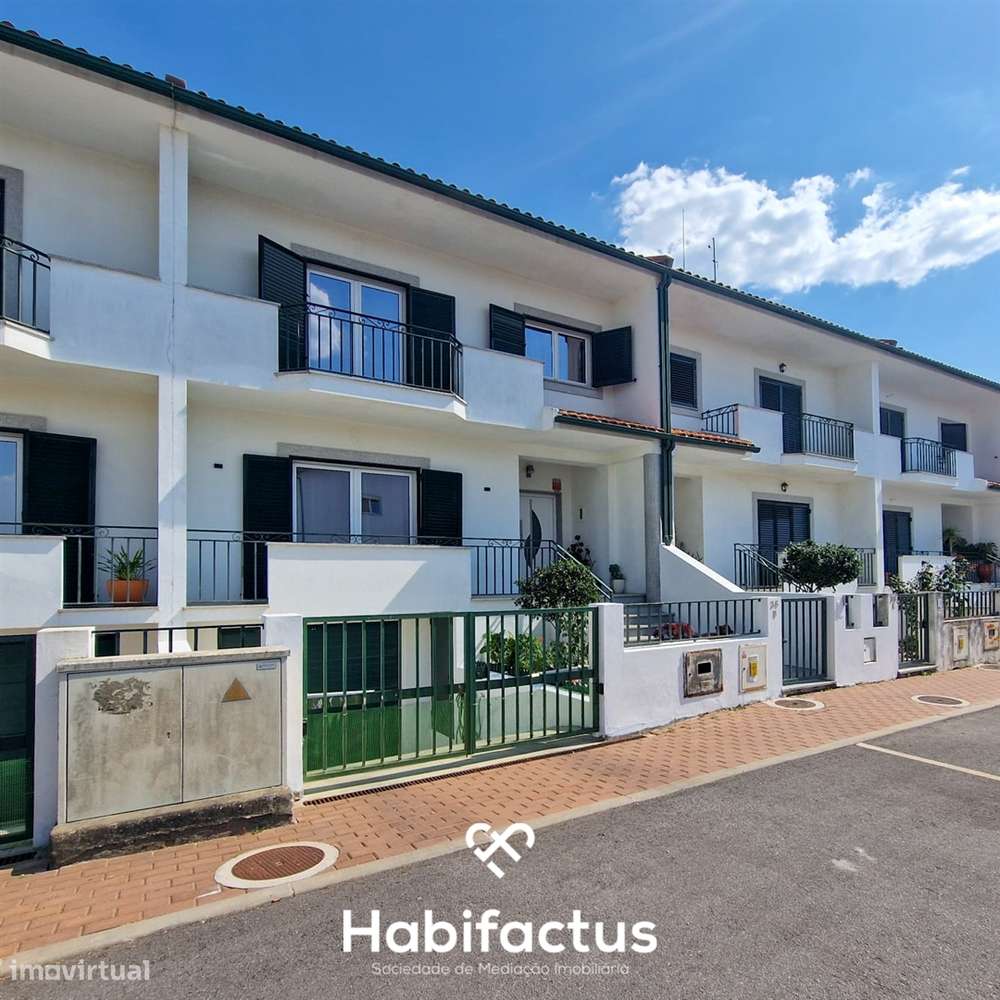 Moradia T4 em banda em Viseu - Grande imagem: 1/52