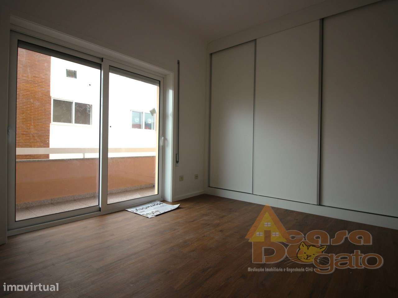 Apartamento Remodelado com boas varandas-6