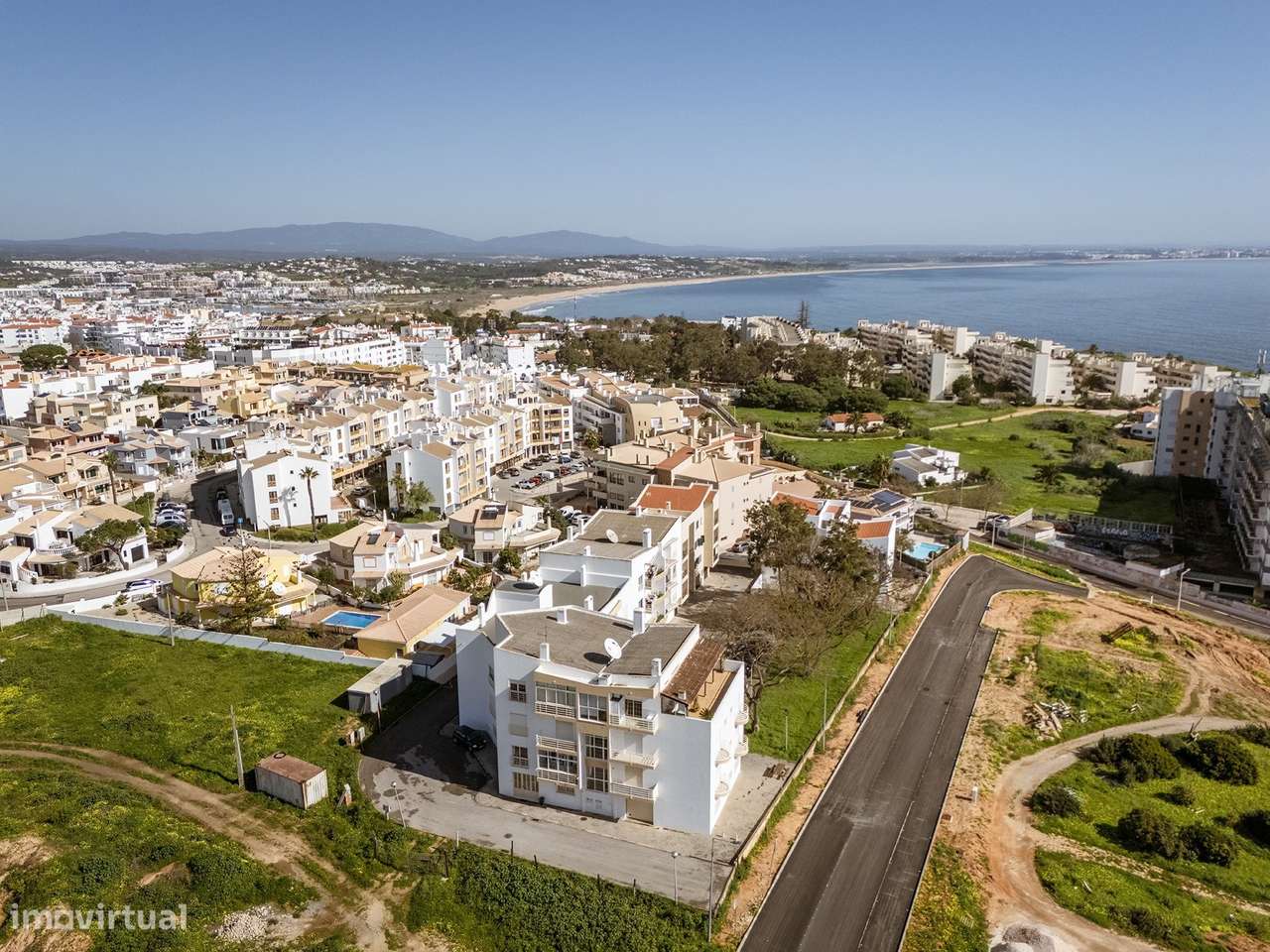 ESPAÇOSO E LUMINOSO APARTAMENTO T2 PARA VENDA PERTO DA PRAIA DA DONA A-33