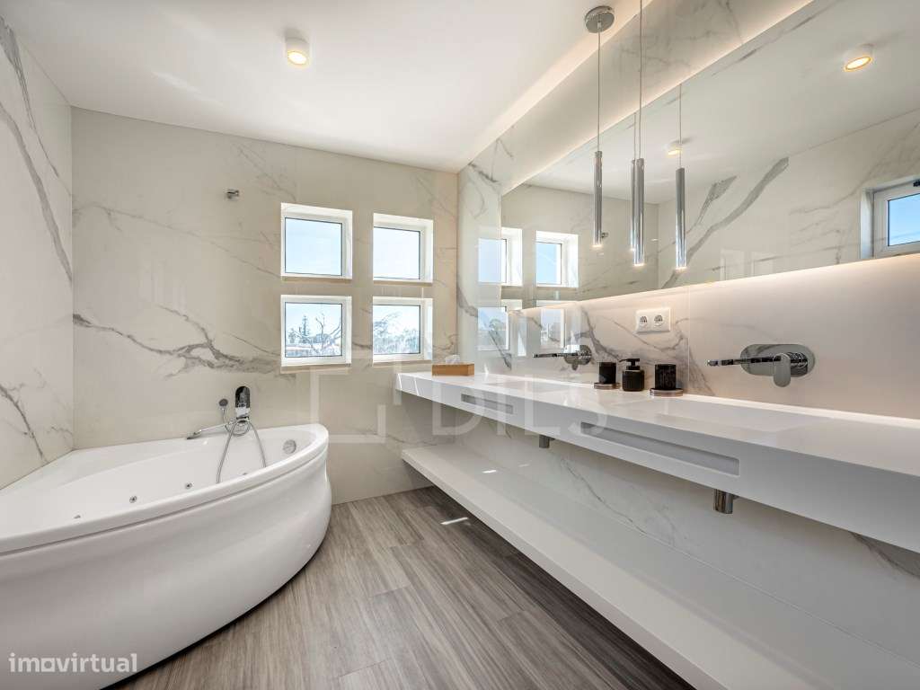 Moradia T6+1 em Soltróia, junto à praia, com piscina-19